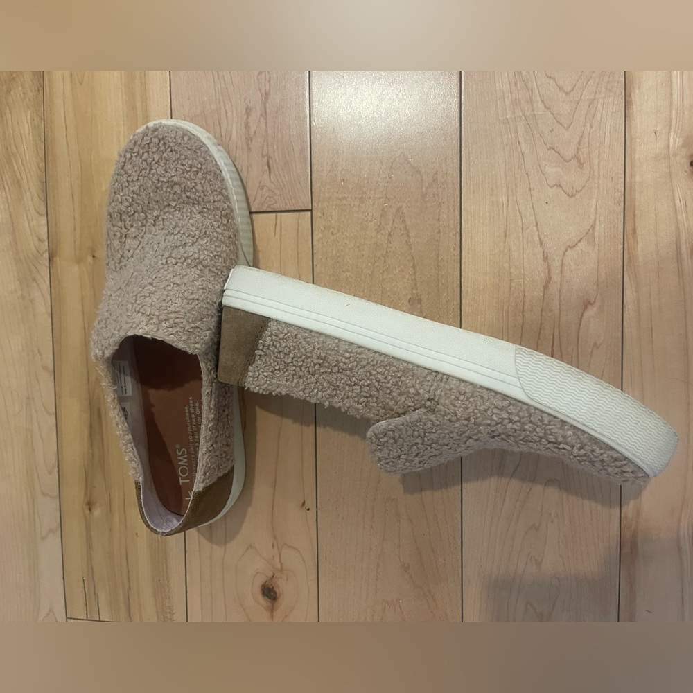 Tom’s, size 9.